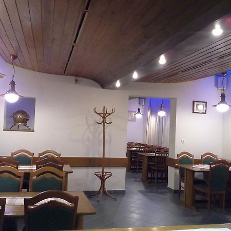 Hotel Laguna Ческе-Будеёвице Экстерьер фото