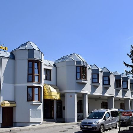 Hotel Laguna Ческе-Будеёвице Экстерьер фото